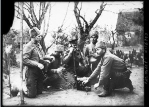 1Мировая война - русский офицер и солдат за полевым телефоном